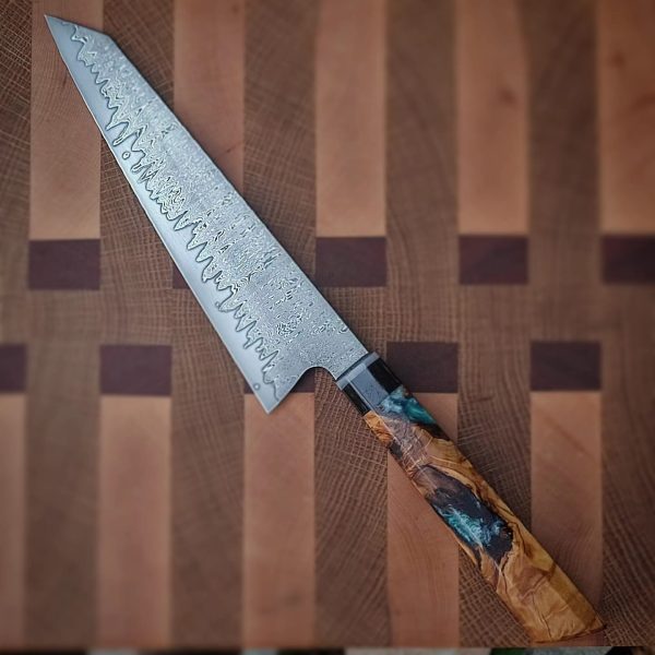 Cuchillo kiritsuke sammay damasco forjado a mano por el artesano Red Ram forge en A Coruña.