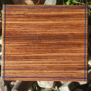 Tabla de cocina en zebrano