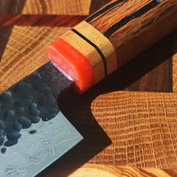 Cuchillo Takobiki artesanal acabado Kurouchi con caja de madera.